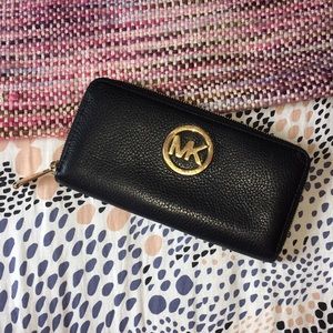 Black leather Michael Kors wallet